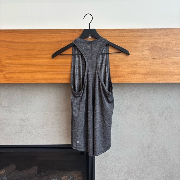 Lululemon Hot Like Agni Singlet in heather gray, Size 4 - Picture 11 of 15